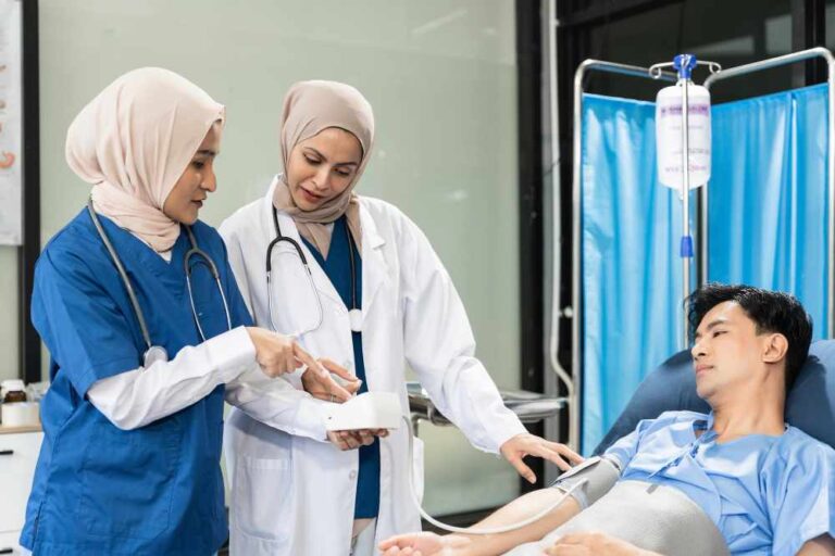 oncologist doctors visiting a patient